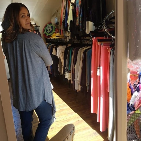 The Whitney Wrap UPF50+ in eco friendly fiber made in USA - Picture 2 of 3